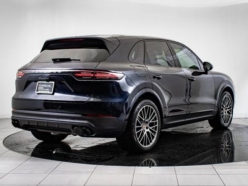 Used 2023 Porsche Cayenne Platinum Edition image 8