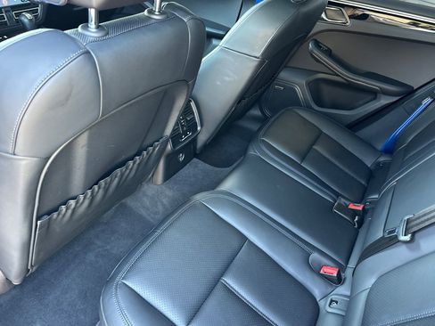 Used 2024 Porsche Macan AWD/4WD image 15