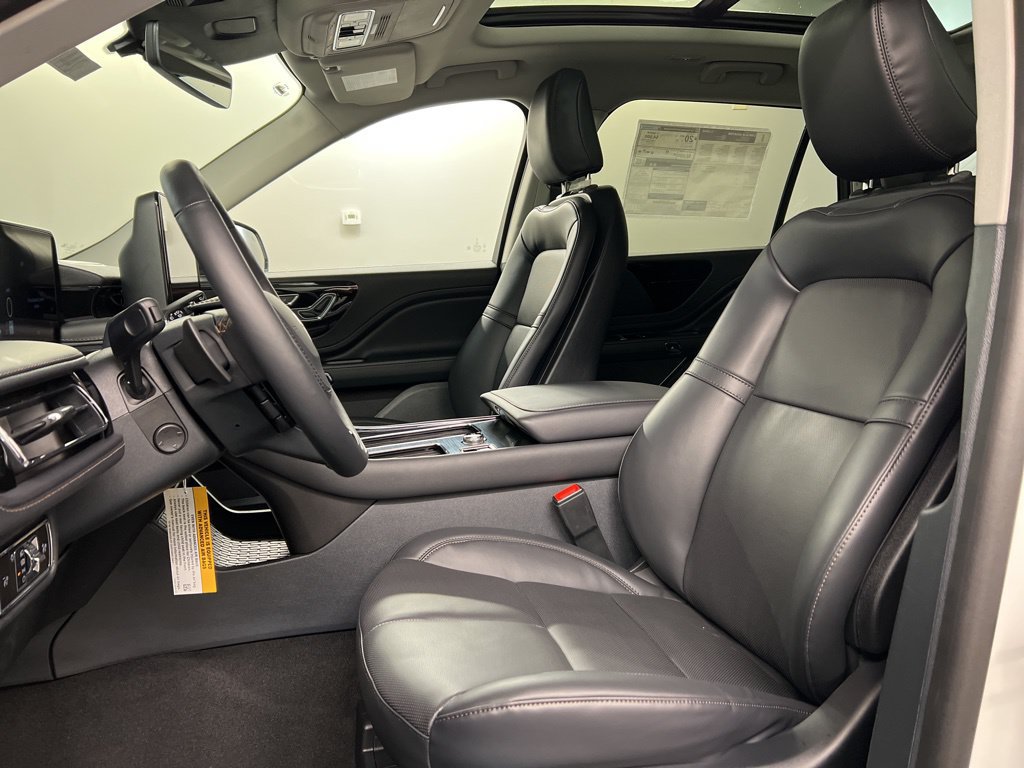 Used 2026 Lincoln Aviator AWD image 25