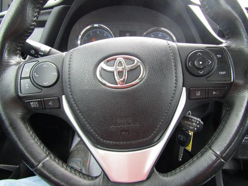 Used 2019 Toyota Corolla SE FWD image 17