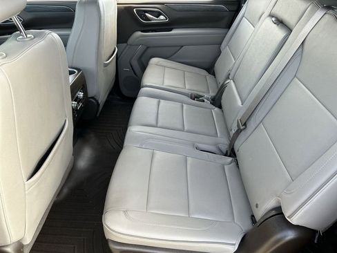 Used 2023 GMC Yukon XL SLT w/ SLT Luxury Package image 25