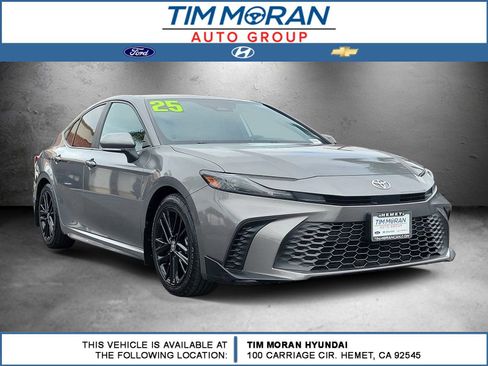 Used 2025 Toyota Camry SE w/ Convenience Package FWD image 1