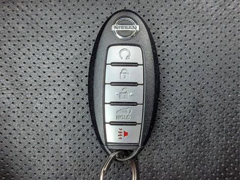 Used 2018 Nissan Rogue SL FWD image 33