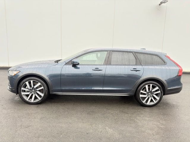 Used 2025 Volvo V90 B6 Cross Country Plus w/ Protection Package Premier AWD/4WD image 10