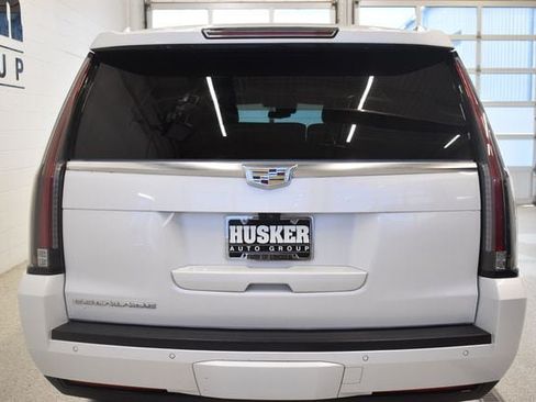 Used 2017 Cadillac Escalade ESV Premium Luxury AWD/4WD image 11