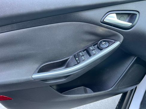 Used 2013 Ford Focus Titanium w/ Titanium Handling Pkg FWD image 25