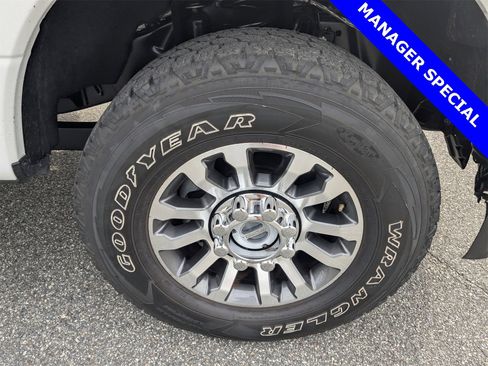 Used 2022 Ford F350 Lariat image 11