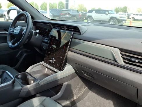 New 2026 GMC Terrain AT4 w/ Convenience Package III image 23