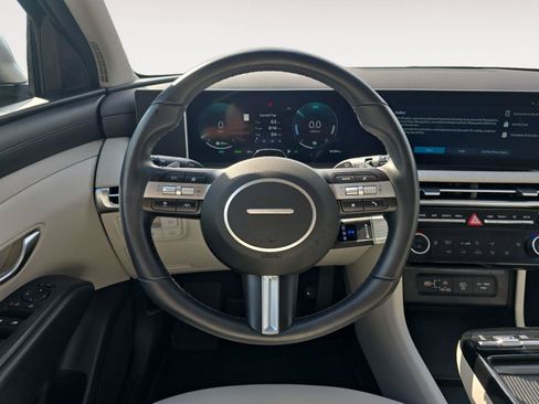 Certified 2025 Hyundai Tucson SEL AWD/4WD image 11
