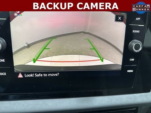 Used 2025 Volkswagen Jetta SE image 2