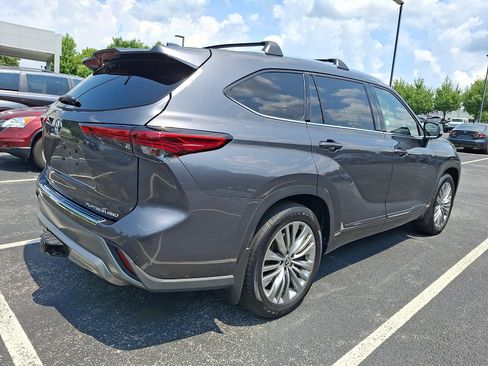 Used 2022 Toyota Highlander Platinum AWD/4WD image 4