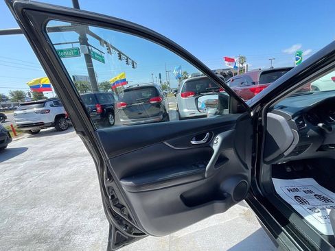 Used 2017 Nissan Rogue SV FWD image 10