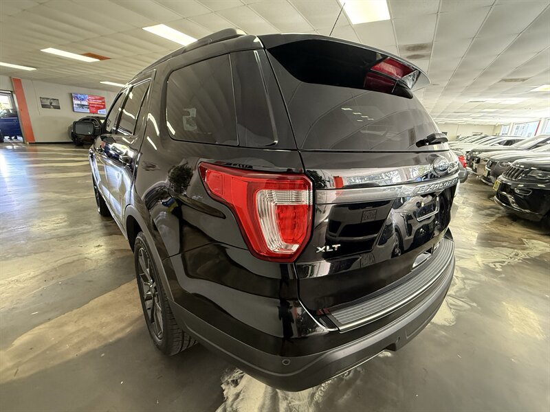 Used 2018 Ford Explorer XLT w/ Equipment Group 202A FWD image 3