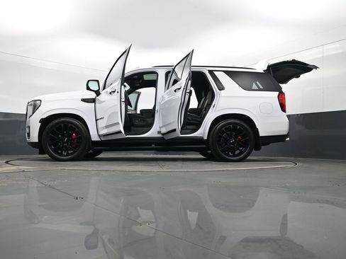 Used 2022 GMC Yukon Denali w/ Denali Premium Package image 35
