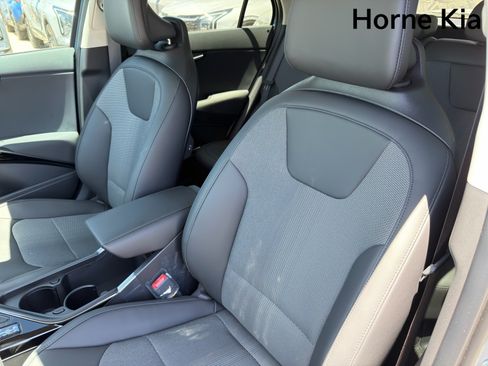 New 2026 Kia Niro EX FWD image 10
