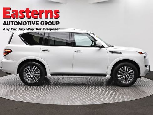 Used 2024 Nissan Armada SL w/ Captain's Chairs Package image 4