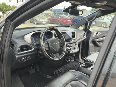 Used 2018 Chrysler Pacifica Limited w/ Advanced Safetytec Group FWD image 73