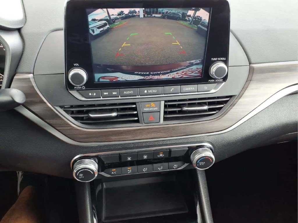 Used 2024 Nissan Altima 2.5 SV FWD image 23