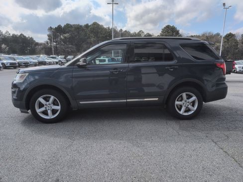Used 2016 Ford Explorer XLT image 3