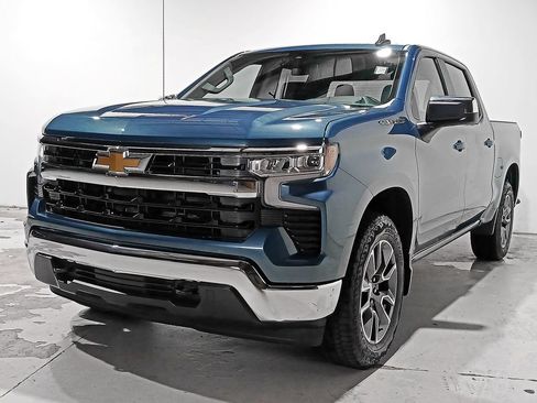 Used 2024 Chevrolet Silverado 1500 LT AWD/4WD image 3