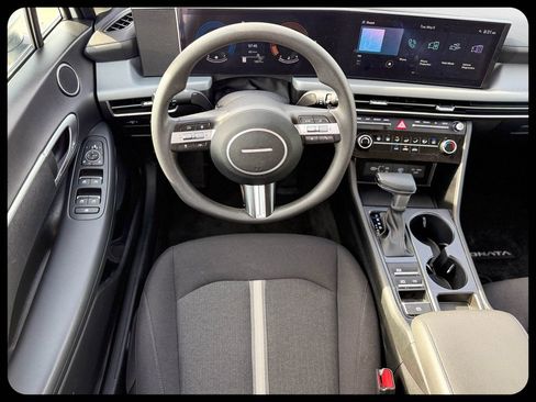 Used 2025 Hyundai Sonata SE FWD image 18