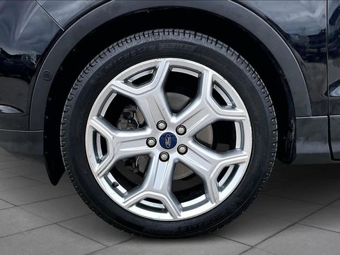 Used 2019 Ford Escape Titanium image 10