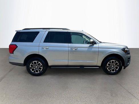 Used 2024 Ford Expedition XLT AWD/4WD image 3