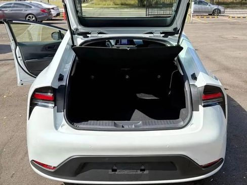 Used 2024 Toyota Prius LE FWD image 14
