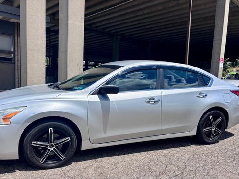 Used 2013 Nissan Altima 2.5 S FWD image 12