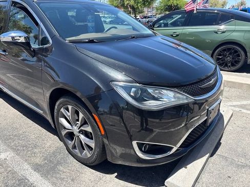 Used 2017 Chrysler Pacifica Limited FWD image 8