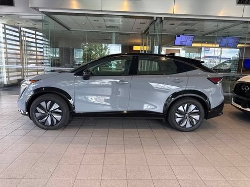 Used 2023 Nissan Ariya AWD/4WD image 10