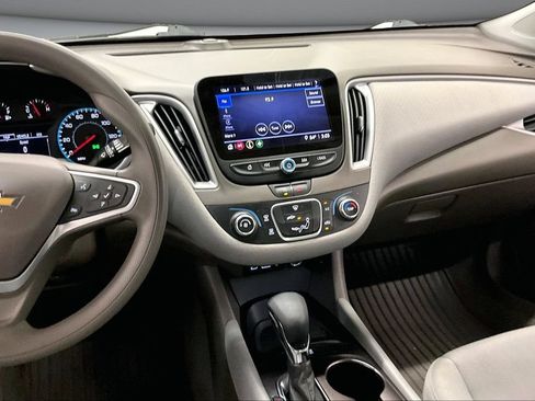 Used 2022 Chevrolet Malibu LS w/ LPO, Convenience Package 2 FWD image 9