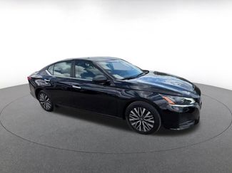 Used 2025 Nissan Altima 2.5 SV FWD video 2