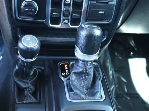 Used 2024 Jeep Wrangler Unlimited Sahara AWD/4WD image 16