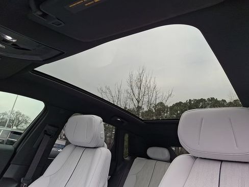 Used 2024 Cadillac Lyriq Luxury AWD/4WD image 17