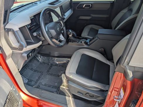 Used 2023 Ford Bronco Wildtrak image 9