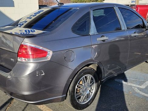 Used 2010 Ford Focus SE image 3