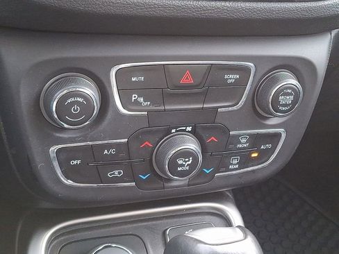 Used 2019 Jeep Compass Latitude w/ Popular Equipment Group image 18