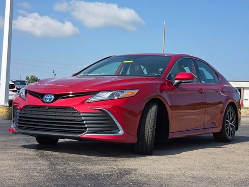 Used 2023 Toyota Camry XLE w/ Navigation Package FWD image 21