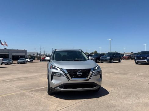 Used 2023 Nissan Rogue SV FWD image 4