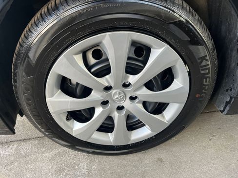 Used 2025 Toyota Corolla LE image 30