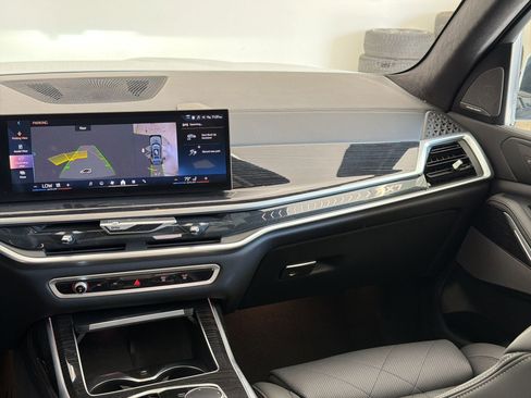 Certified 2024 BMW X7 xDrive40i w/ M Sport Package image 29