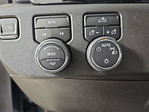 Certified 2025 Chevrolet Silverado 1500 LT image 31