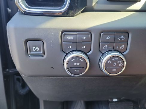 New 2025 GMC Sierra 3500 Denali Ultimate AWD/4WD image 27