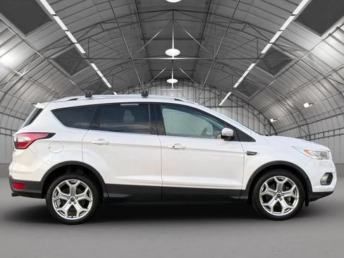 Used 2018 Ford Escape Titanium w/ Ford Safe & Smart Package FWD image 8