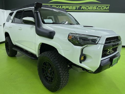 Used 2016 Toyota 4Runner SR5 image 2
