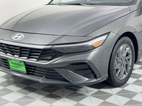 Used 2024 Hyundai Elantra SEL image 11