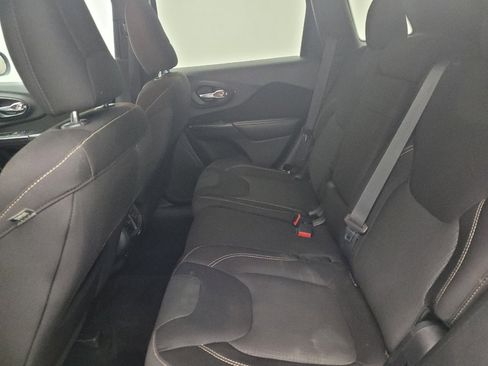 Used 2015 Jeep Cherokee Latitude image 18