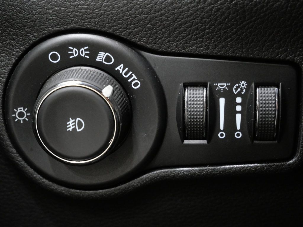 Used 2023 Jeep Compass Limited AWD/4WD image 14