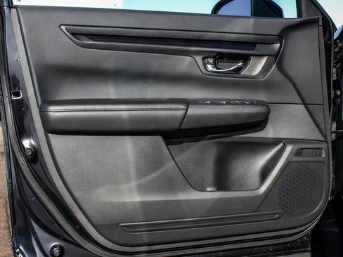 Used 2025 Honda CR-V LX image 8